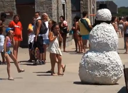Post image for Snowman at the Beach (prank)